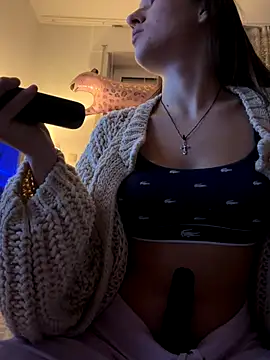 EmilyWi  online show from 10.14.25