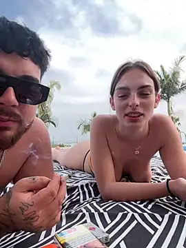 Snapshot of MrAndMrsSavage chatting on 04.16.26 MrAndMrsSavage online show from 04.16.26