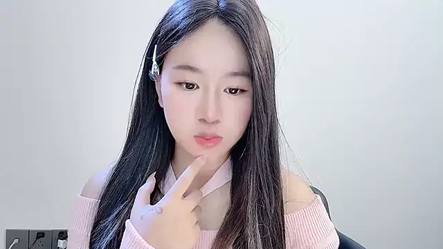 chloe-01 online show from 12.05.25