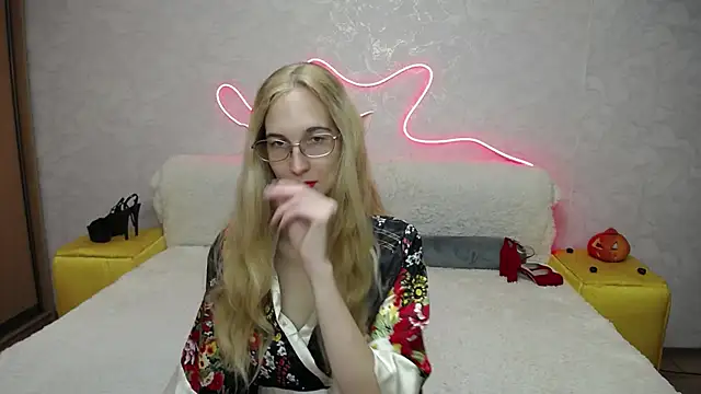 KlaryBrait online show from 10.30.25