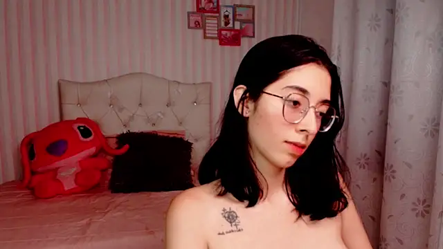 Snapshot of brooklove_doll chatting on 01.22.25 brooklove doll online show from 01.22.25