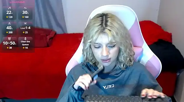 Snapshot of HiScarlett chatting on 03.23.25 HiScarlett online show from 03.23.25