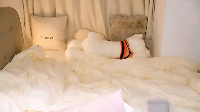 Eimile online show from 11.15.25