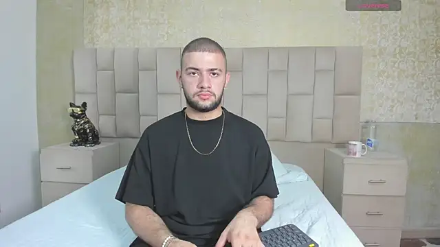 Snapshot of MaximusDick1_ chatting on 11.14.25 MaximusDick1 online show from 11.14.25