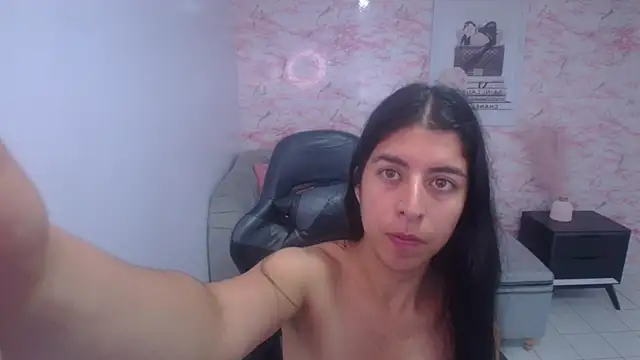 Snapshot of Bela_t_ chatting on 01.12.25 Bela t online show from 01.12.25