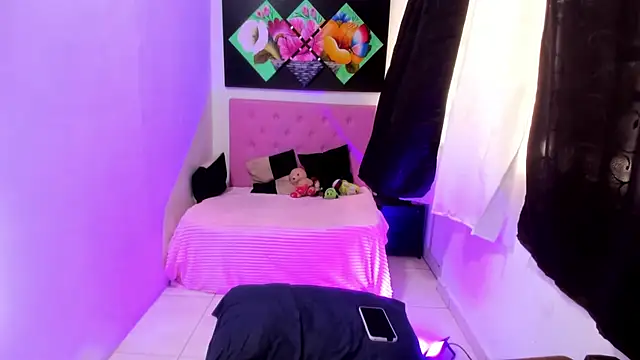 Snapshot of issa_kitty chatting on 11.21.25 issa kitty online show from 11.21.25