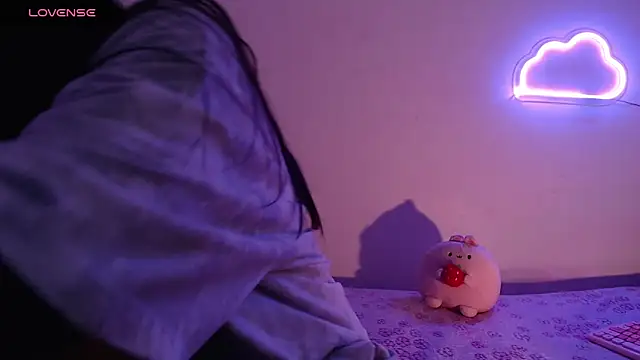 Snapshot of sofi_soft_ chatting on 11.19.25 sofi soft online show from 11.19.25