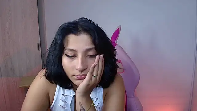 Snapshot of Pauilina chatting on 01.19.25 Pauilina online show from 01.19.25