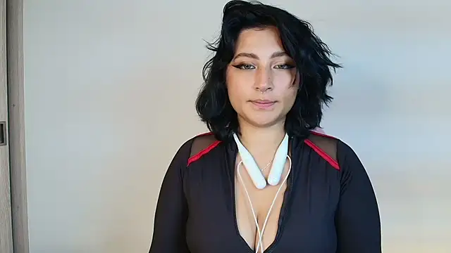 Snapshot of Pauilina chatting on 01.24.25 Pauilina online show from 01.24.25