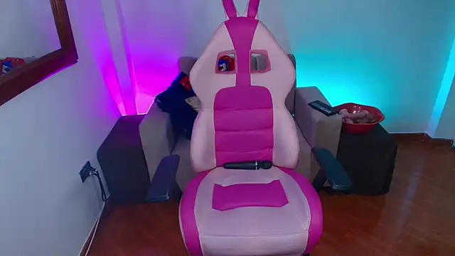 Snapshot of Pauilina chatting on 03.18.25 Pauilina online show from 03.18.25