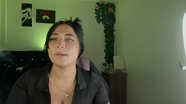 Snapshot of Pauilina chatting on 05.21.26 Pauilina online show from 05.21.26