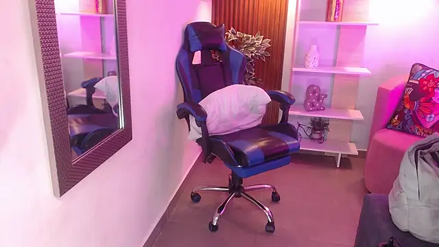 Dalila Sky online show from 09.26.25