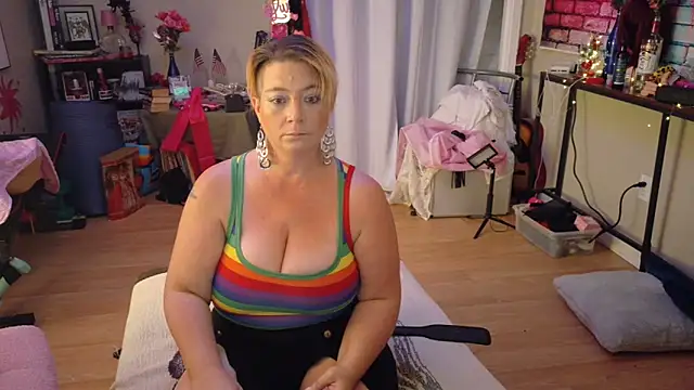 Snapshot of Luna1984 chatting on 09.12.25 Luna1984 online show from 09.12.25