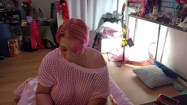 Snapshot of Luna1984 chatting on 09.23.25 Luna1984 online show from 09.23.25