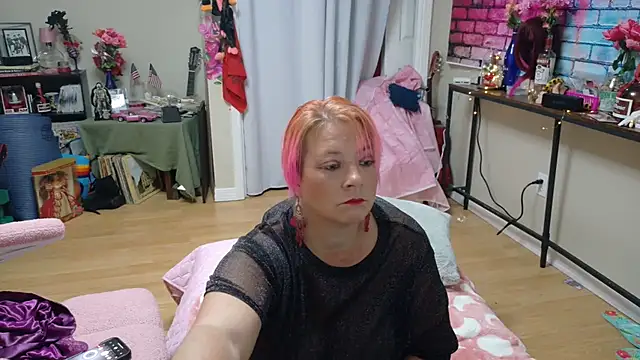 Snapshot of Luna1984 chatting on 09.30.25 Luna1984 online show from 09.30.25