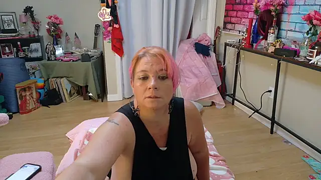 Snapshot of Luna1984 chatting on 10.01.25 Luna1984 online show from 10.01.25