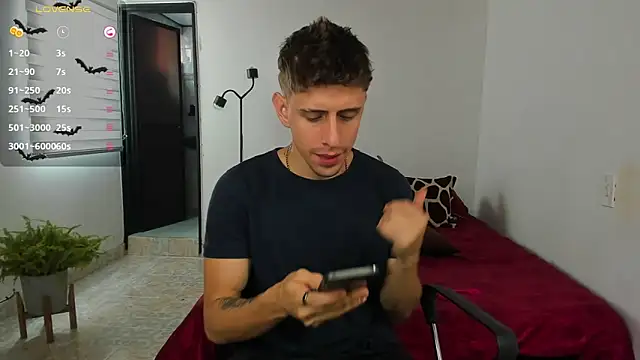 Snapshot of Jasperjoness chatting on 11.07.25 Jasperjoness online show from 11.07.25