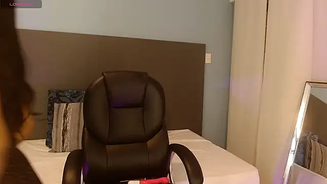 Snapshot of violeta_leon chatting on 09.24.25 violeta leon online show from 09.24.25