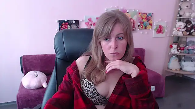 Snapshot of Hot_Milady chatting on 05.19.26 Hot Milady online show from 05.19.26