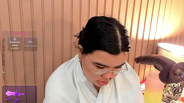 Snapshot of klhoe_boobs chatting on 02.02.26 klhoe boobs online show from 02.02.26