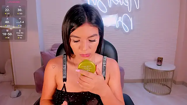 ValeriaRoldanX online show from 02.26.25