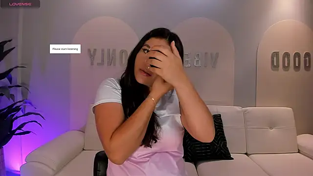 ValeriaRoldanX online show from 05.13.26