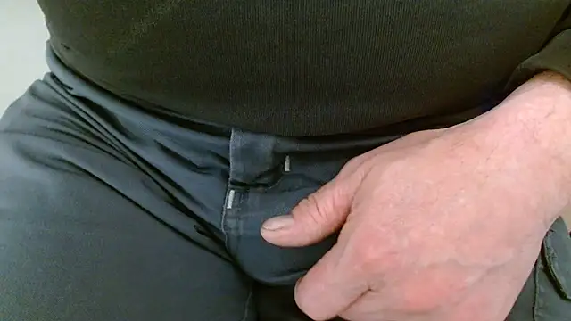 Snapshot of lovewalknaked chatting on 11.22.25 lovewalknaked online show from 11.22.25