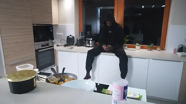 MacTroy online show from 10.09.25