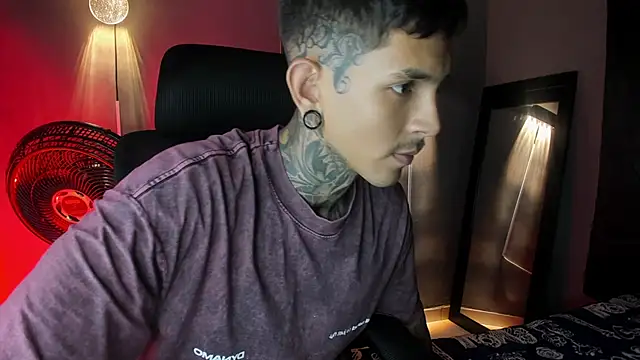 Travistanner 28 online show from 04.05.26