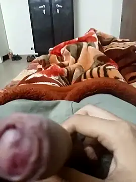 Snapshot of weeif chatting on 12.08.24 weeif online show from 12.08.24