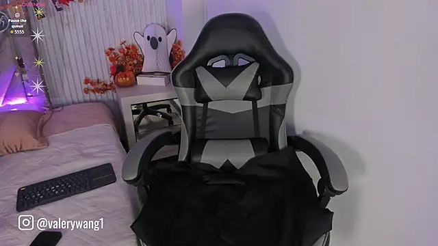 Valery wang online show from 10.13.25