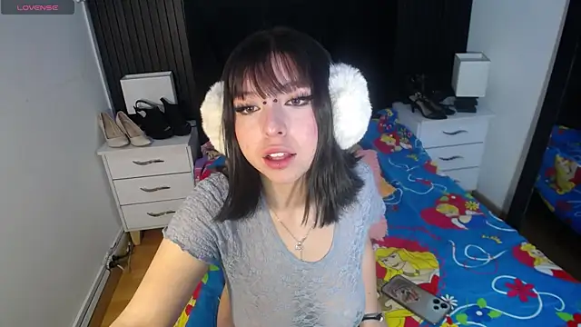 Snapshot of kittyhouse_hs chatting on 12.04.24 kittyhouse hs online show from 12.04.24