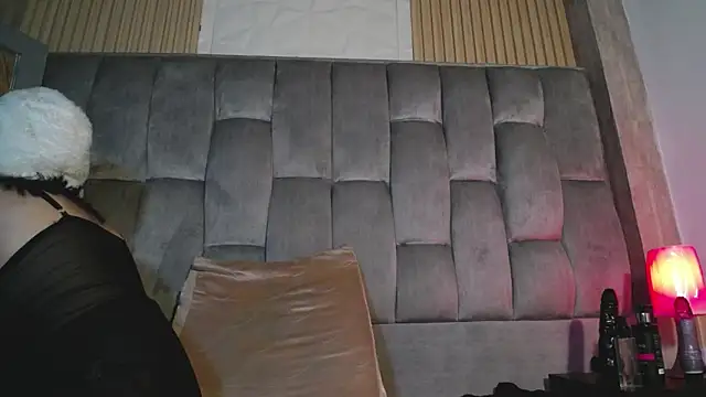 Snapshot of kittyhouse_hs chatting on 02.12.25 kittyhouse hs online show from 02.12.25