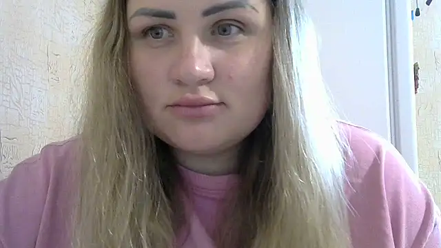 Snapshot of Honeydew-Waves chatting on 11.06.25 Honeydew-Waves online show from 11.06.25