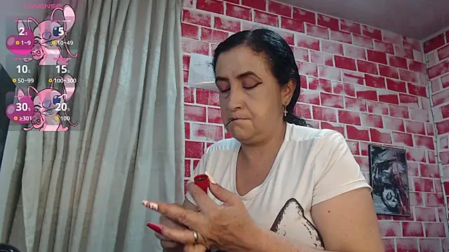 Snapshot of anita_s3x chatting on 11.30.25 anita s3x online show from 11.30.25