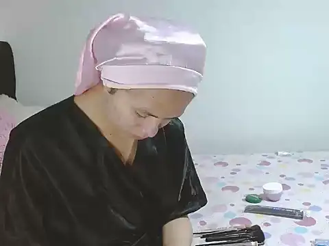 Snapshot of giuliana_andrade chatting on 09.10.25 giuliana andrade online show from 09.10.25