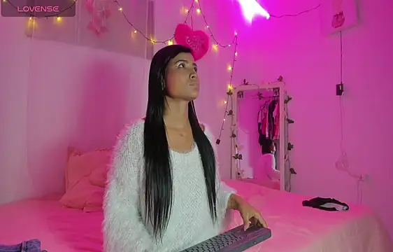 Snapshot of catalina_and_roger chatting on 02.22.25 catalina and roger online show from 02.22.25