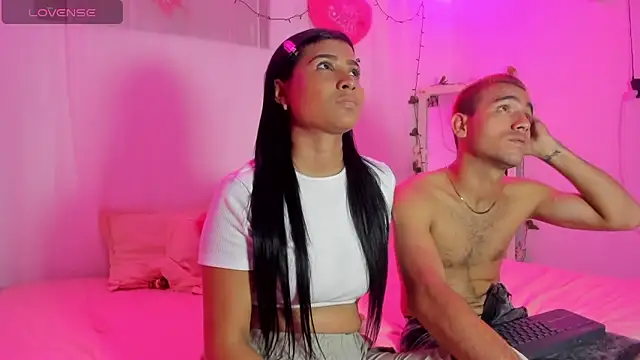 Snapshot of catalina_and_roger chatting on 03.04.25 catalina and roger online show from 03.04.25