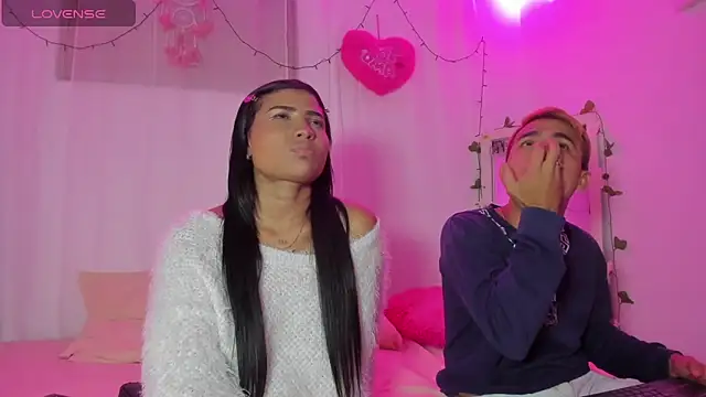 Snapshot of catalina_and_roger chatting on 03.09.25 catalina and roger online show from 03.09.25