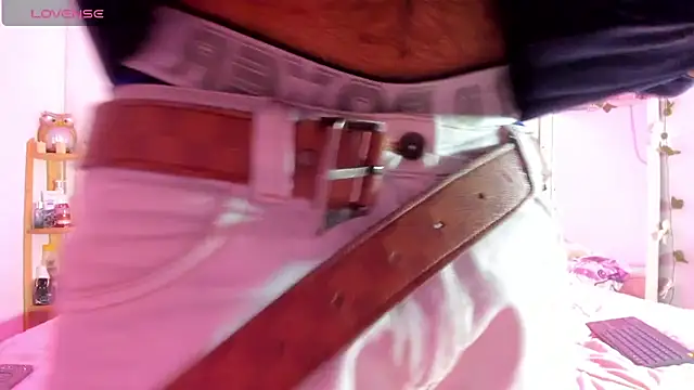 Snapshot of catalina_and_roger chatting on 03.10.25 catalina and roger online show from 03.10.25