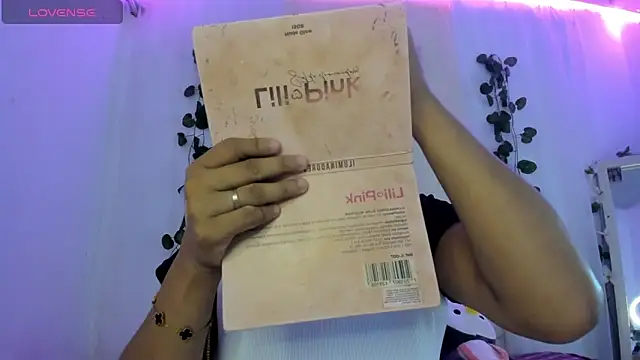 Snapshot of catalina_and_roger chatting on 10.03.25 catalina and roger online show from 10.03.25