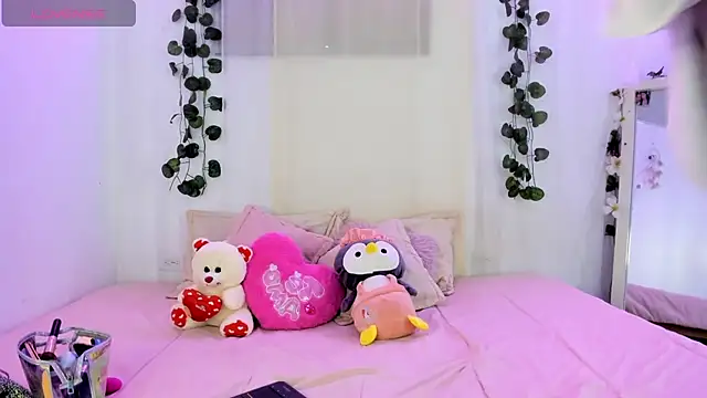 Snapshot of catalina_and_roger chatting on 10.08.25 catalina and roger online show from 10.08.25