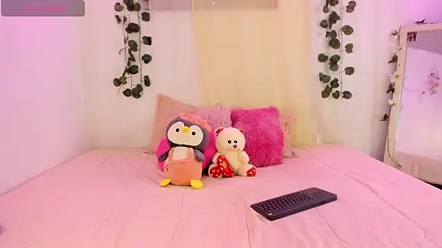 Snapshot of catalina_and_roger chatting on 10.14.25 catalina and roger online show from 10.14.25