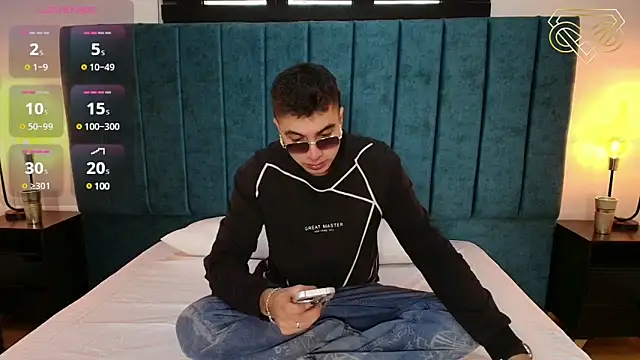 Amadeo Wild online show from 12.18.24