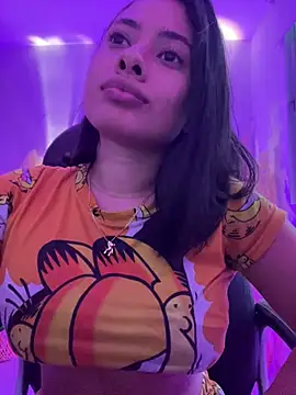 Snapshot of AlessaPears chatting on 12.15.24 AlessaPears online show from 12.15.24