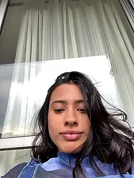 Snapshot of AlessaPears chatting on 12.20.24 AlessaPears online show from 12.20.24