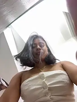 Snapshot of AlessaPears chatting on 12.25.24 AlessaPears online show from 12.25.24