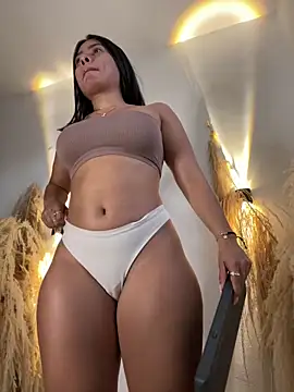 Snapshot of AlessaPears chatting on 01.04.25 AlessaPears online show from 01.04.25