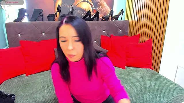 LauraSin online show from 02.17.26