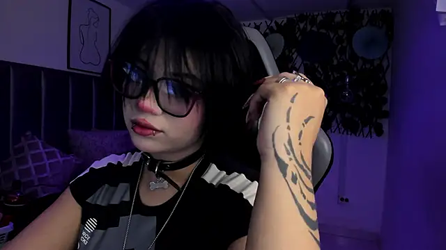 Snapshot of Kitty_Gang chatting on 06.17.26 Kitty Gang online show from 06.17.26